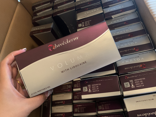 唇は満ちる女性のHyaluronic酸の皮膚注入口Juvederm超3の皮を剥ぐ
